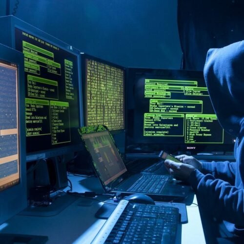 hacker-behind-computer